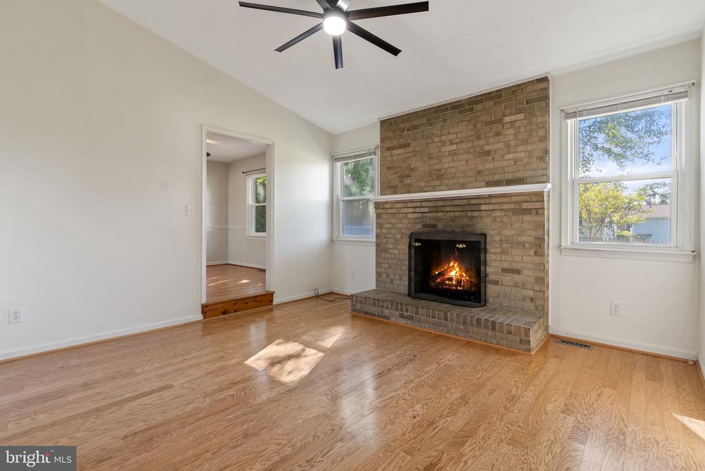 302 Fredericktowne Dr