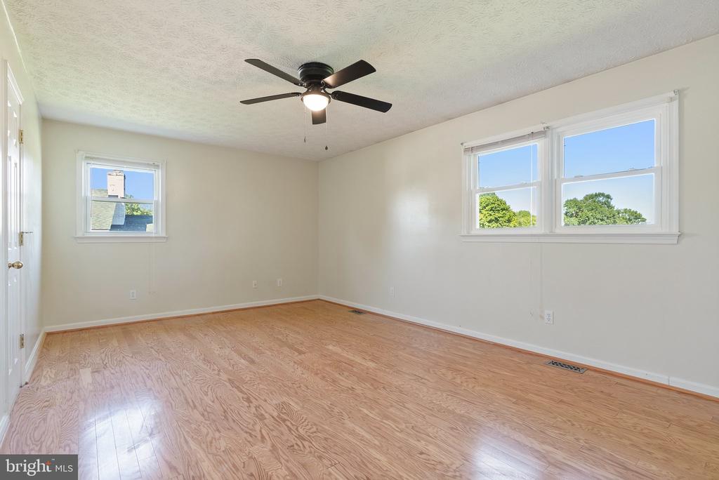 302 Fredericktowne Dr