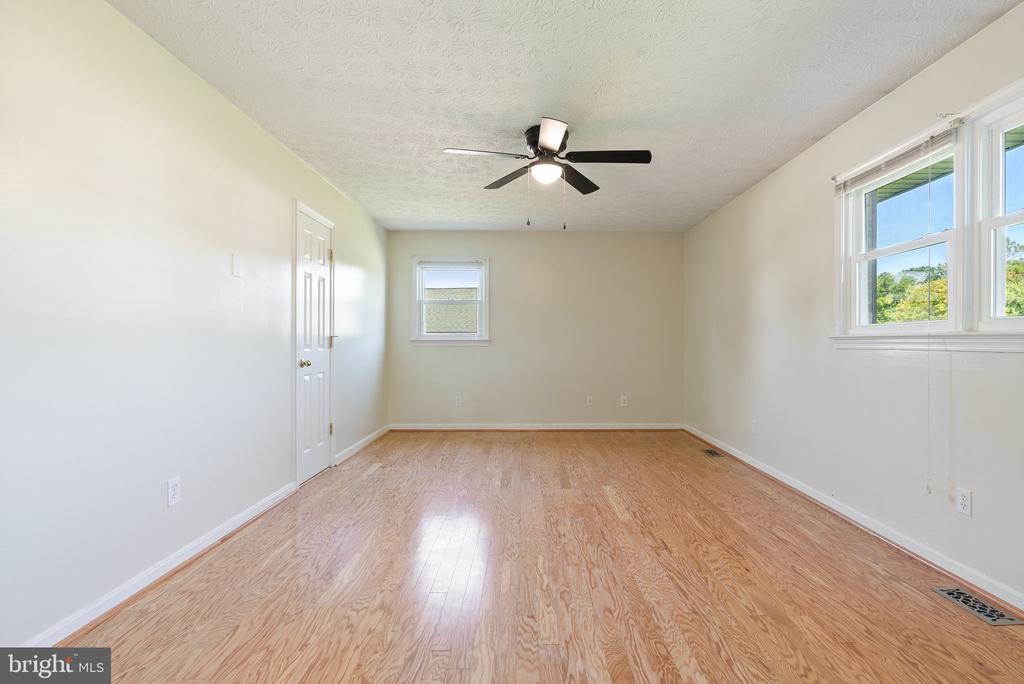 302 Fredericktowne Dr
