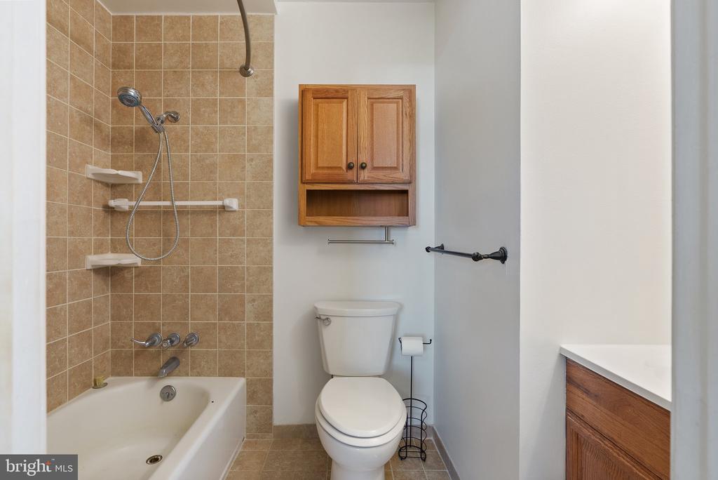 302 Fredericktowne Dr