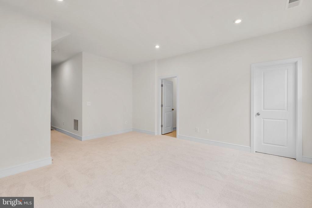 126 Leather Flower Dr