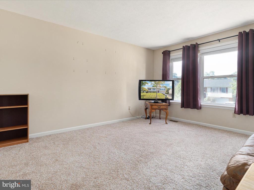 206 PEMBRIDGE DR