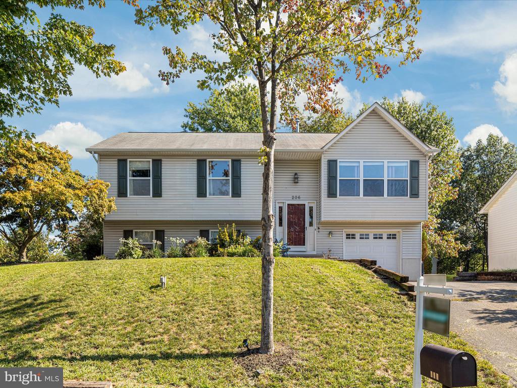 206 PEMBRIDGE DR