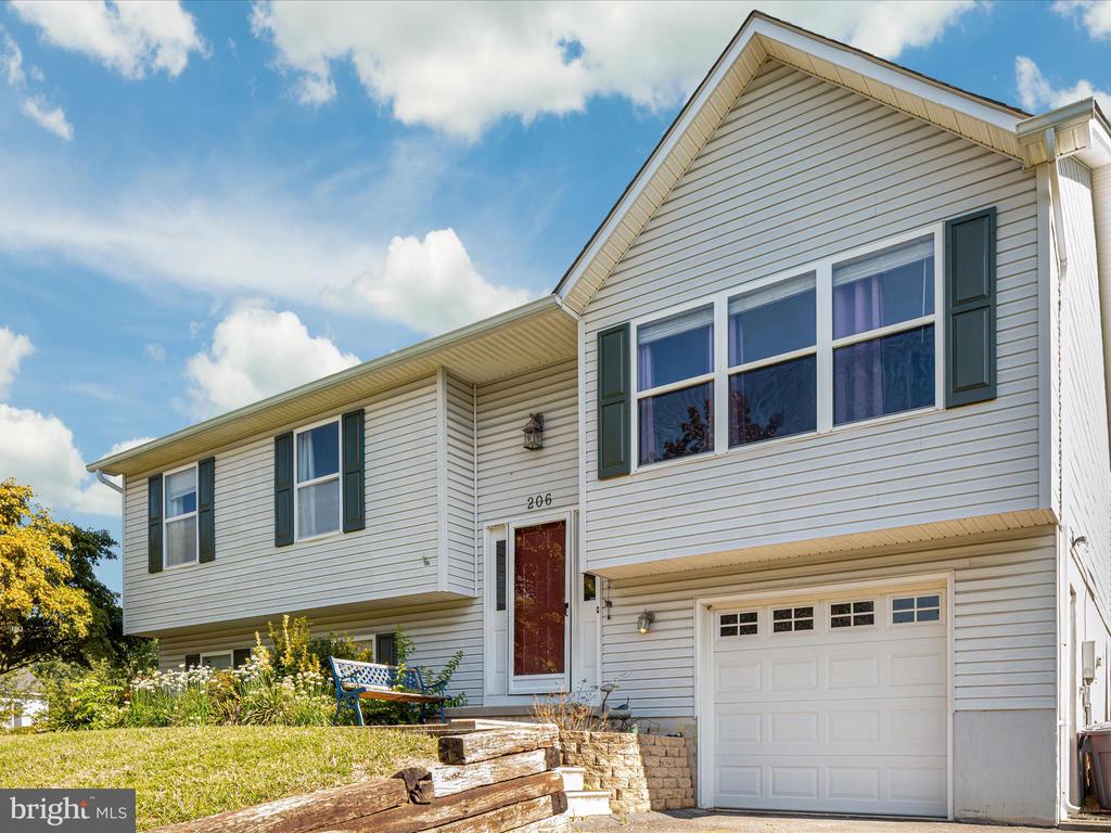 206 PEMBRIDGE DR