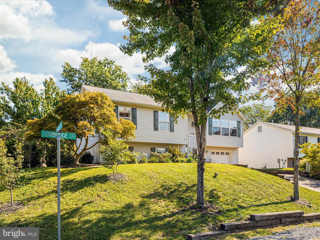 206 PEMBRIDGE DR
