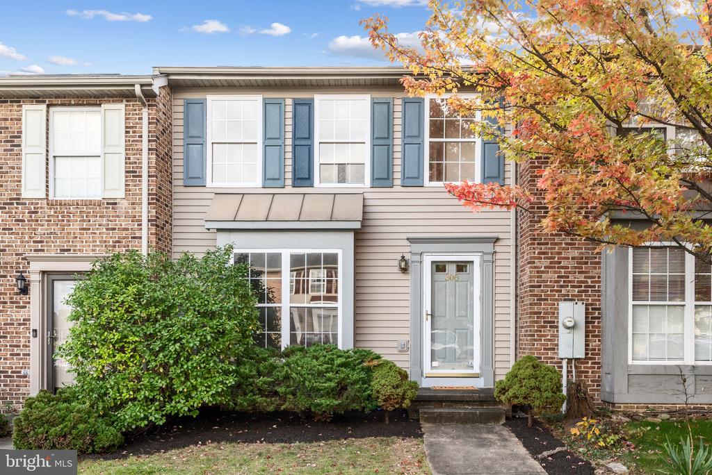 308 Barrington Ln