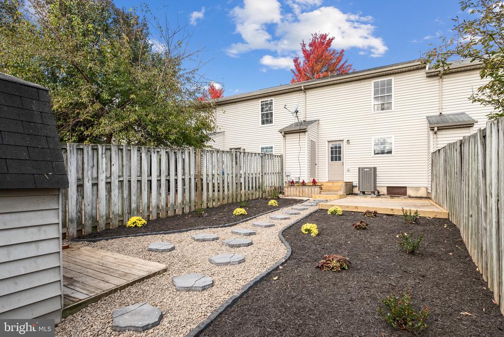 308 Barrington Ln
