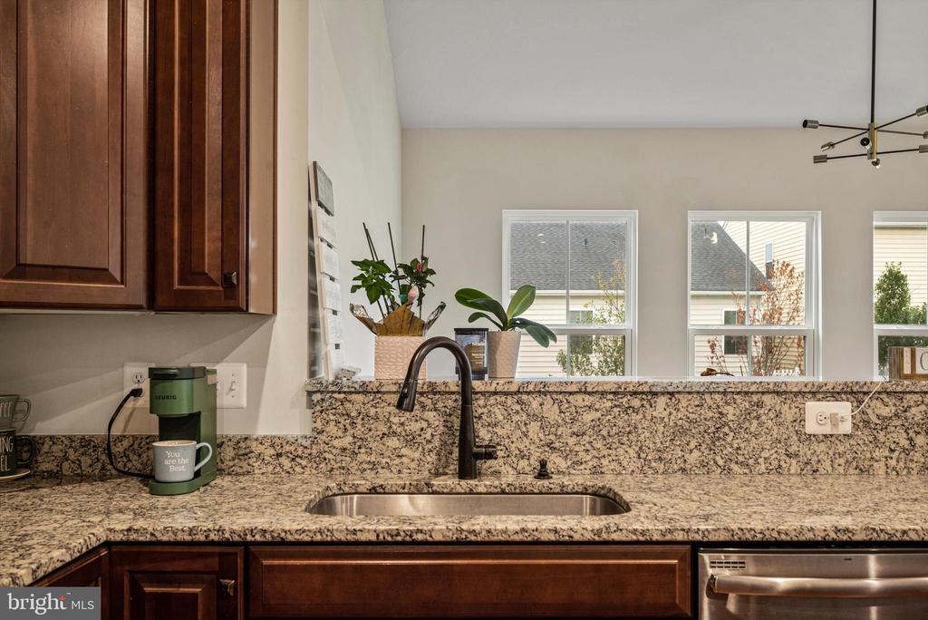 104 IRONWEED DR