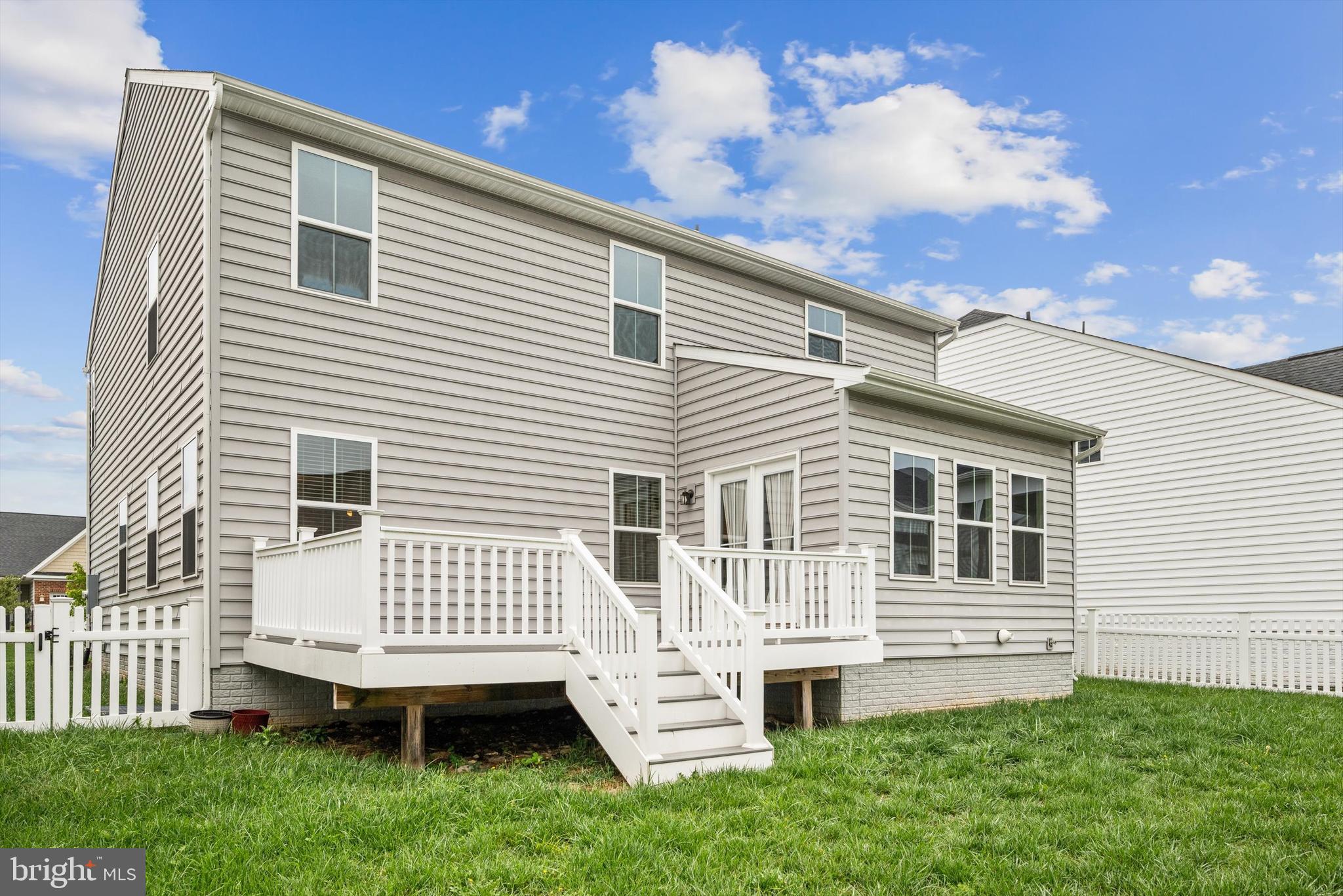104 IRONWEED DR
