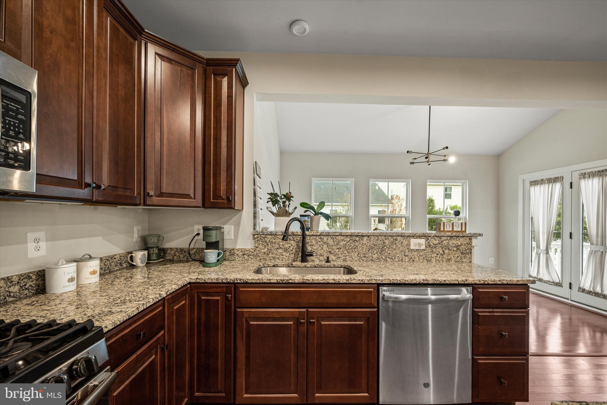 104 IRONWEED DR