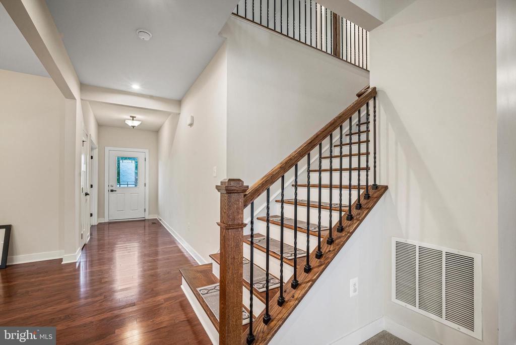 104 IRONWEED DR