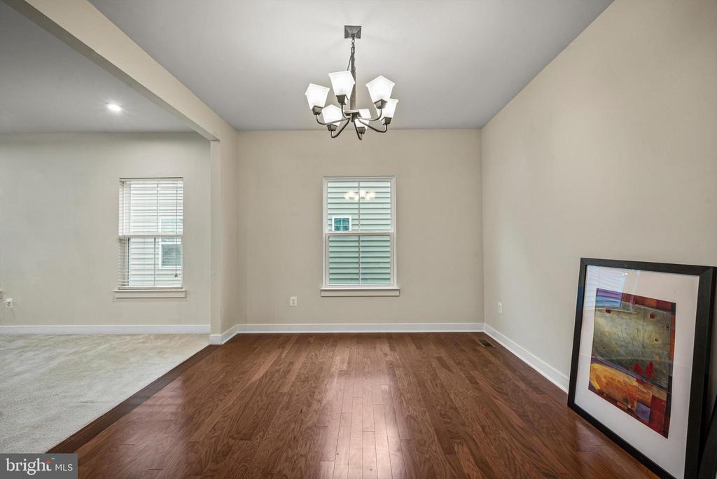 104 IRONWEED DR