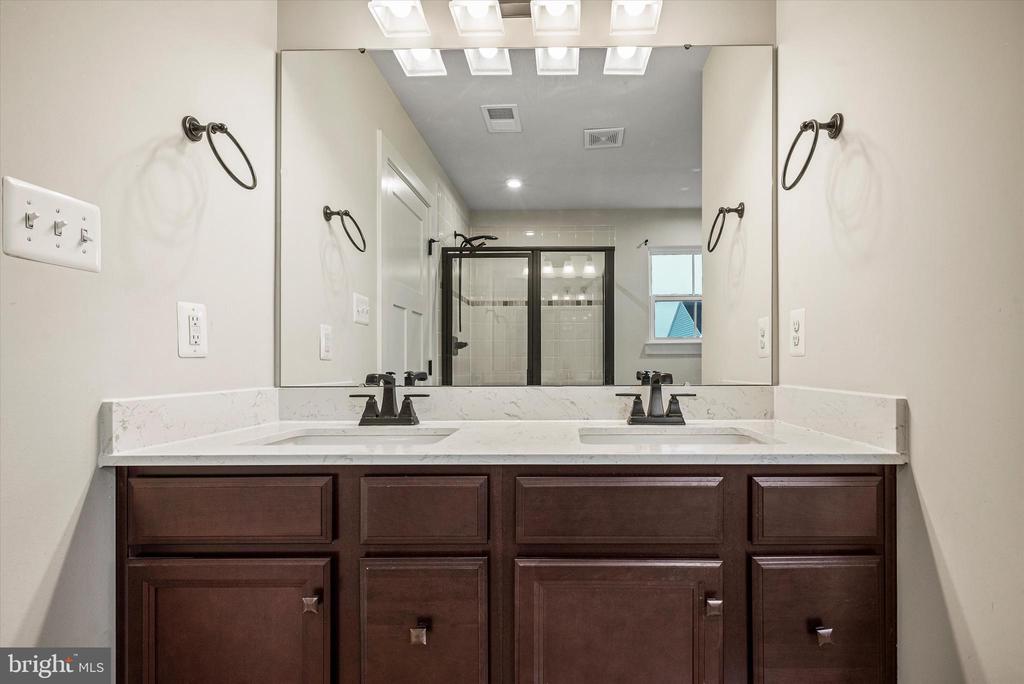 104 IRONWEED DR