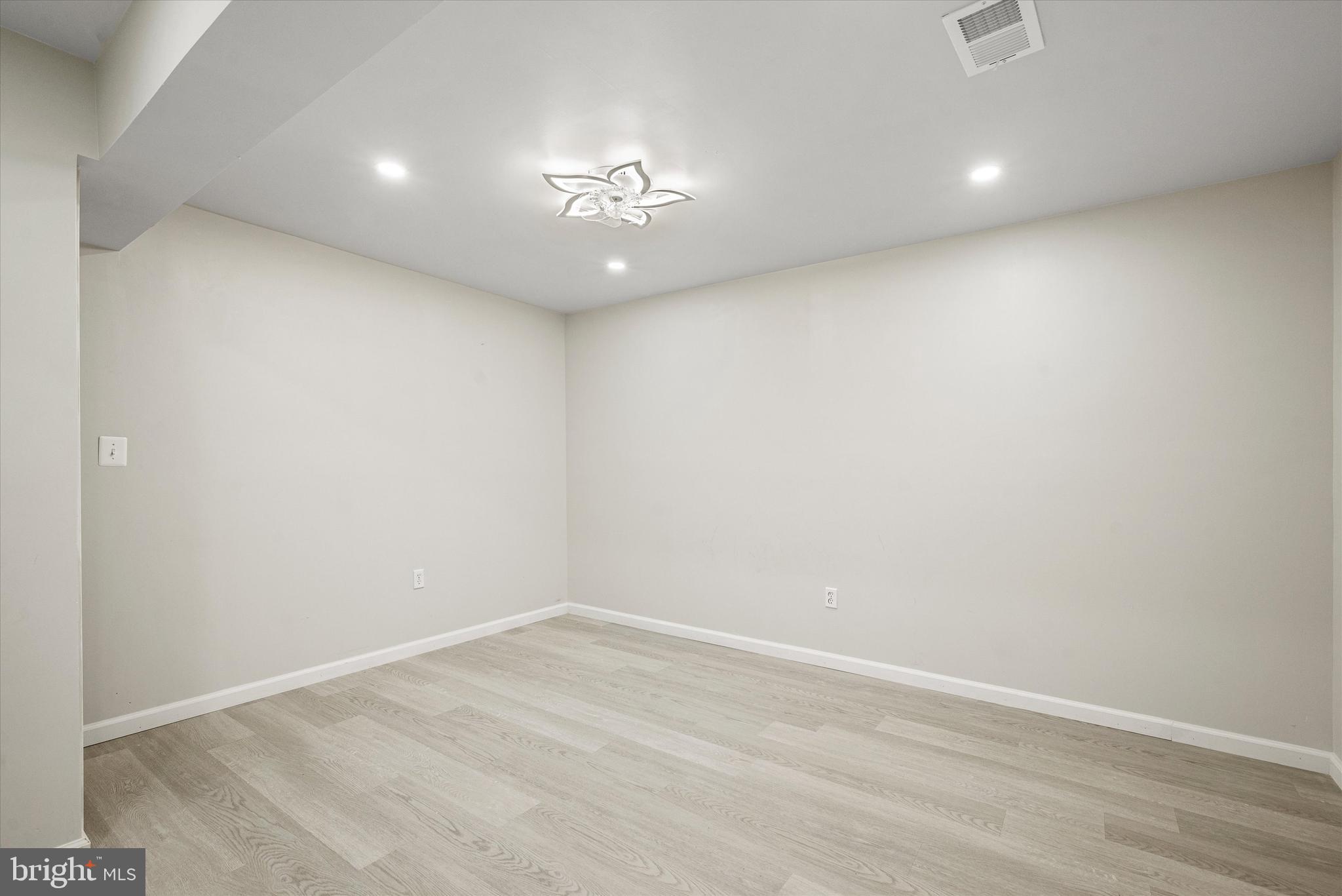 104 IRONWEED DR