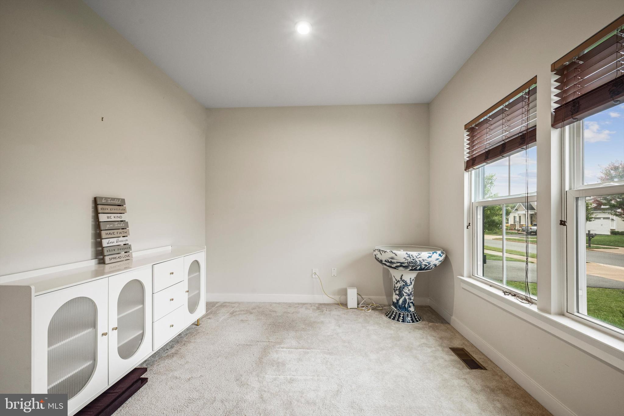 104 IRONWEED DR