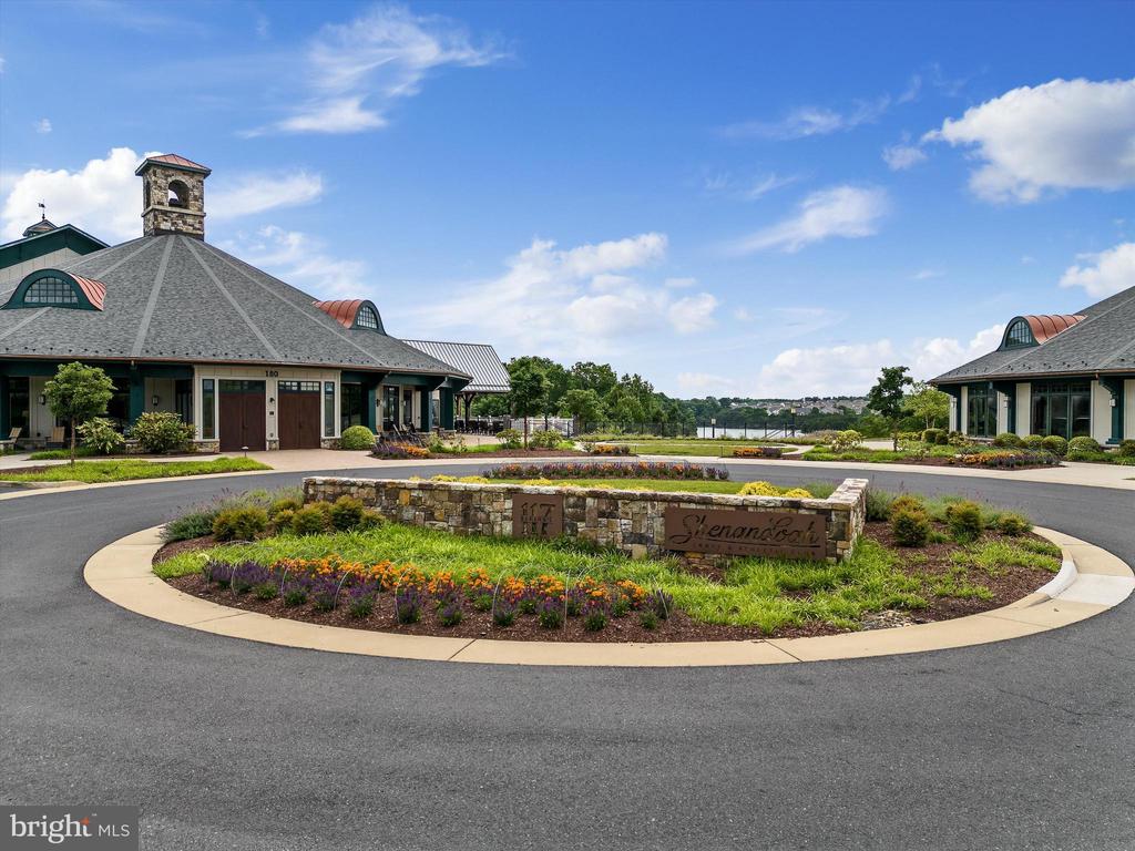 104 IRONWEED DR
