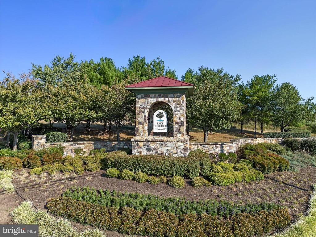 104 IRONWEED DR