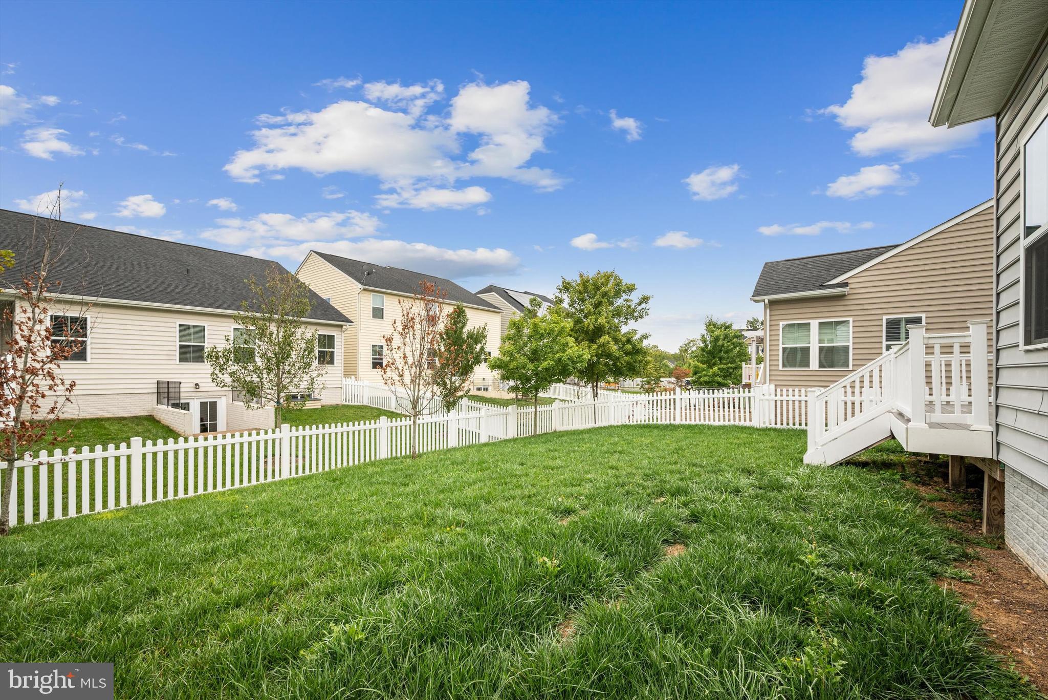104 IRONWEED DR