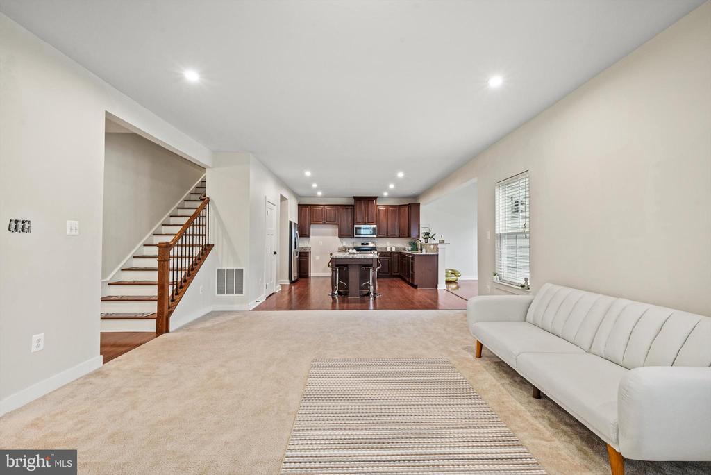 104 IRONWEED DR
