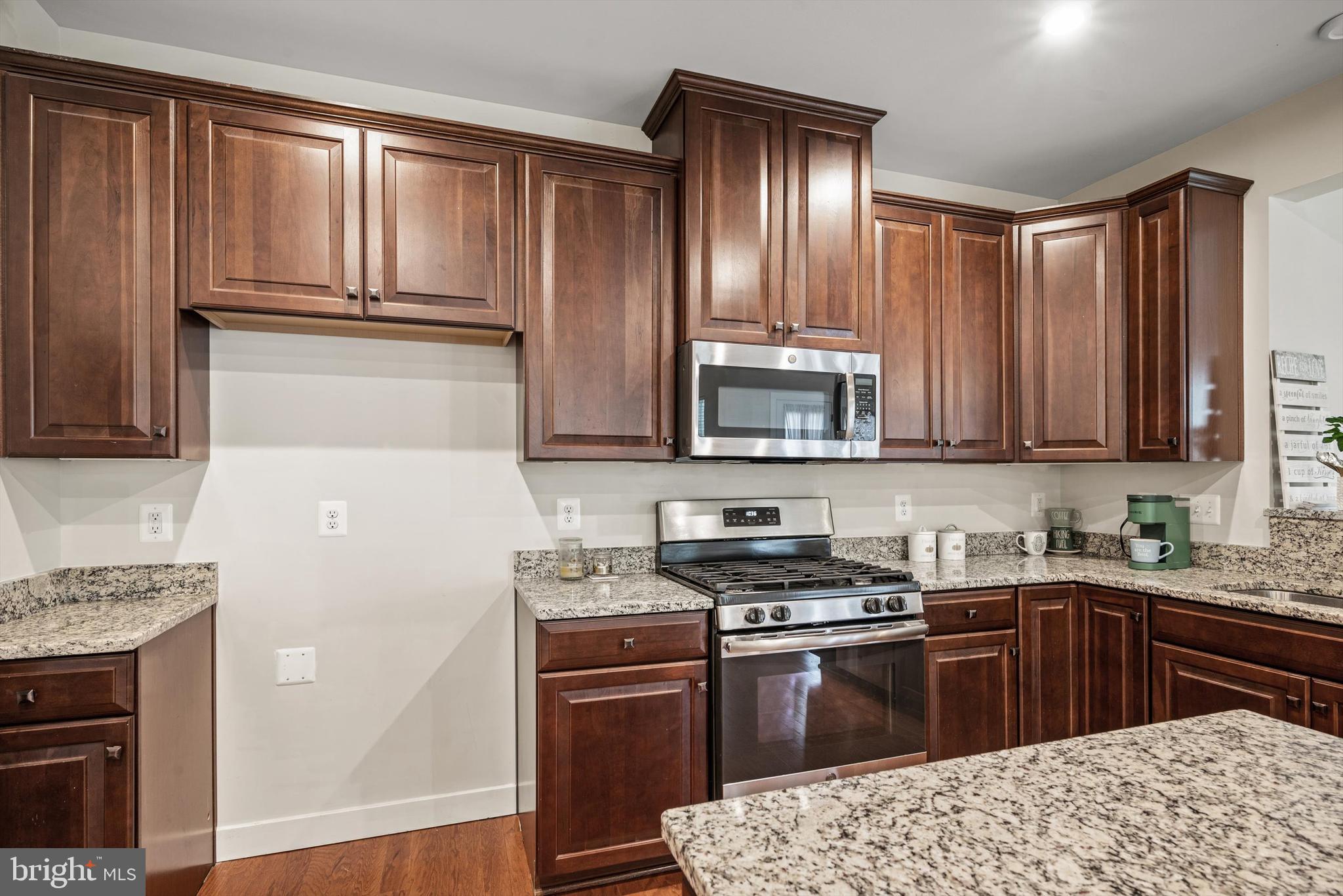 104 IRONWEED DR