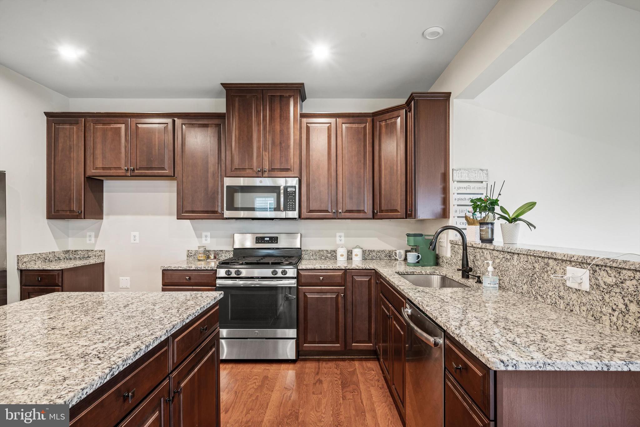 104 IRONWEED DR