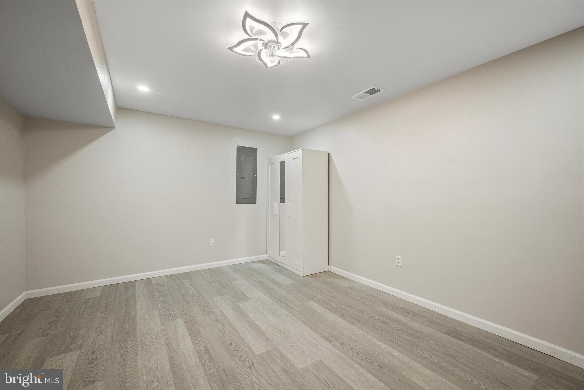 104 IRONWEED DR