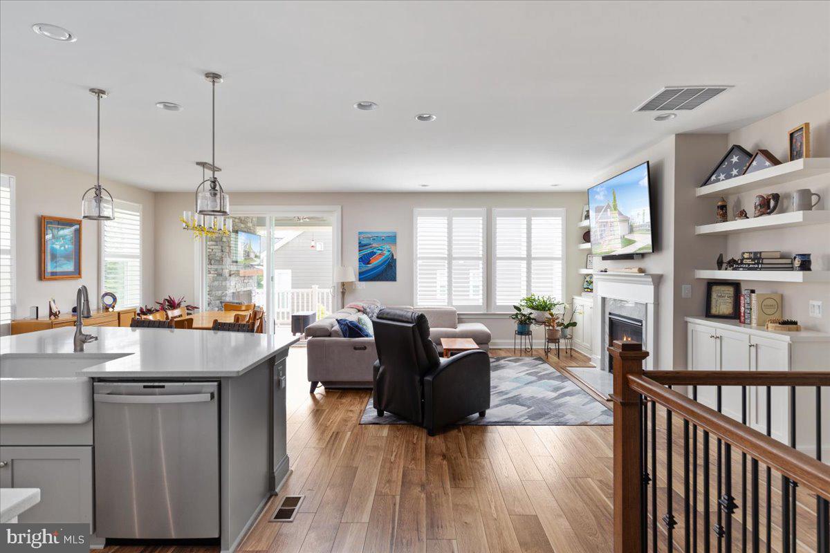 123 Viceroy Way