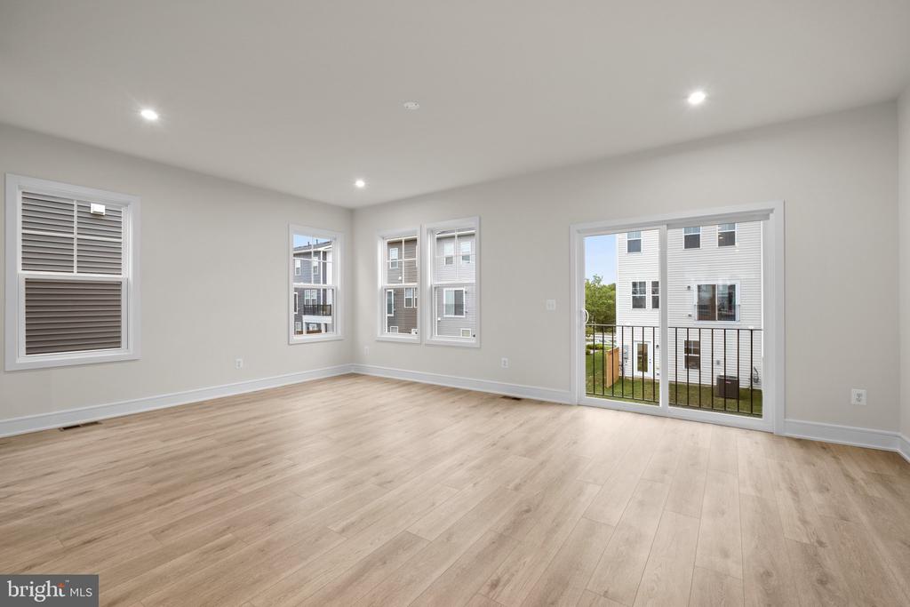 122 Leather Flower Dr