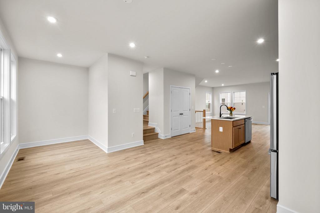 122 Leather Flower Dr
