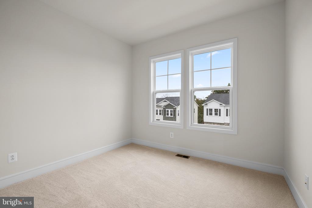122 Leather Flower Dr