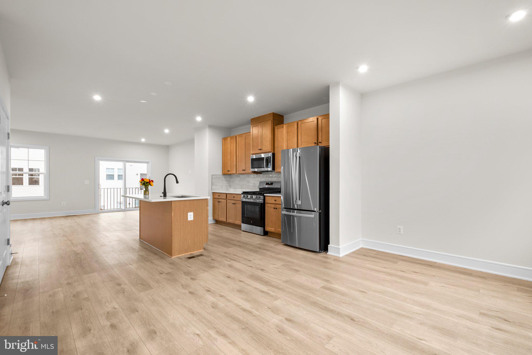 122 Leather Flower Dr