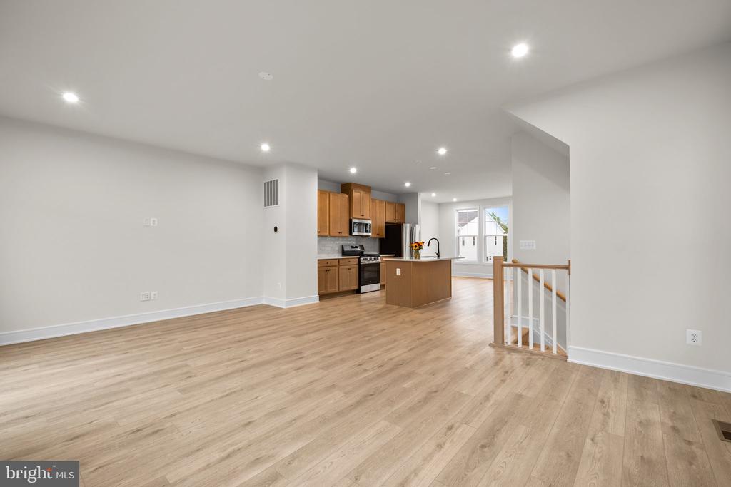 122 Leather Flower Dr