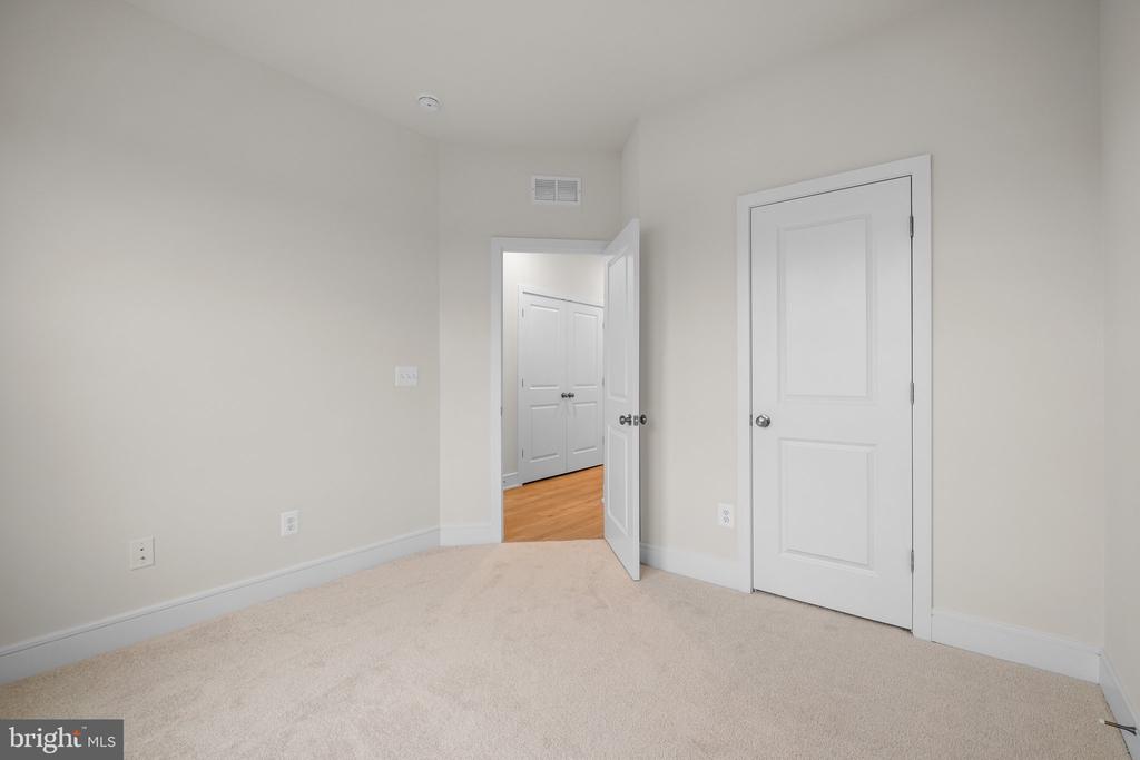 122 Leather Flower Dr