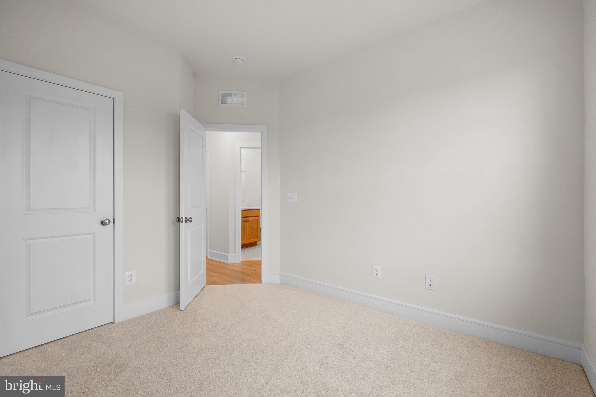122 Leather Flower Dr