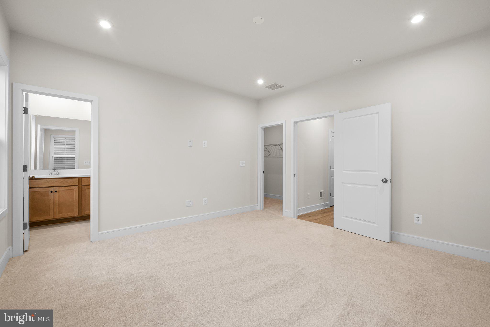 122 Leather Flower Dr