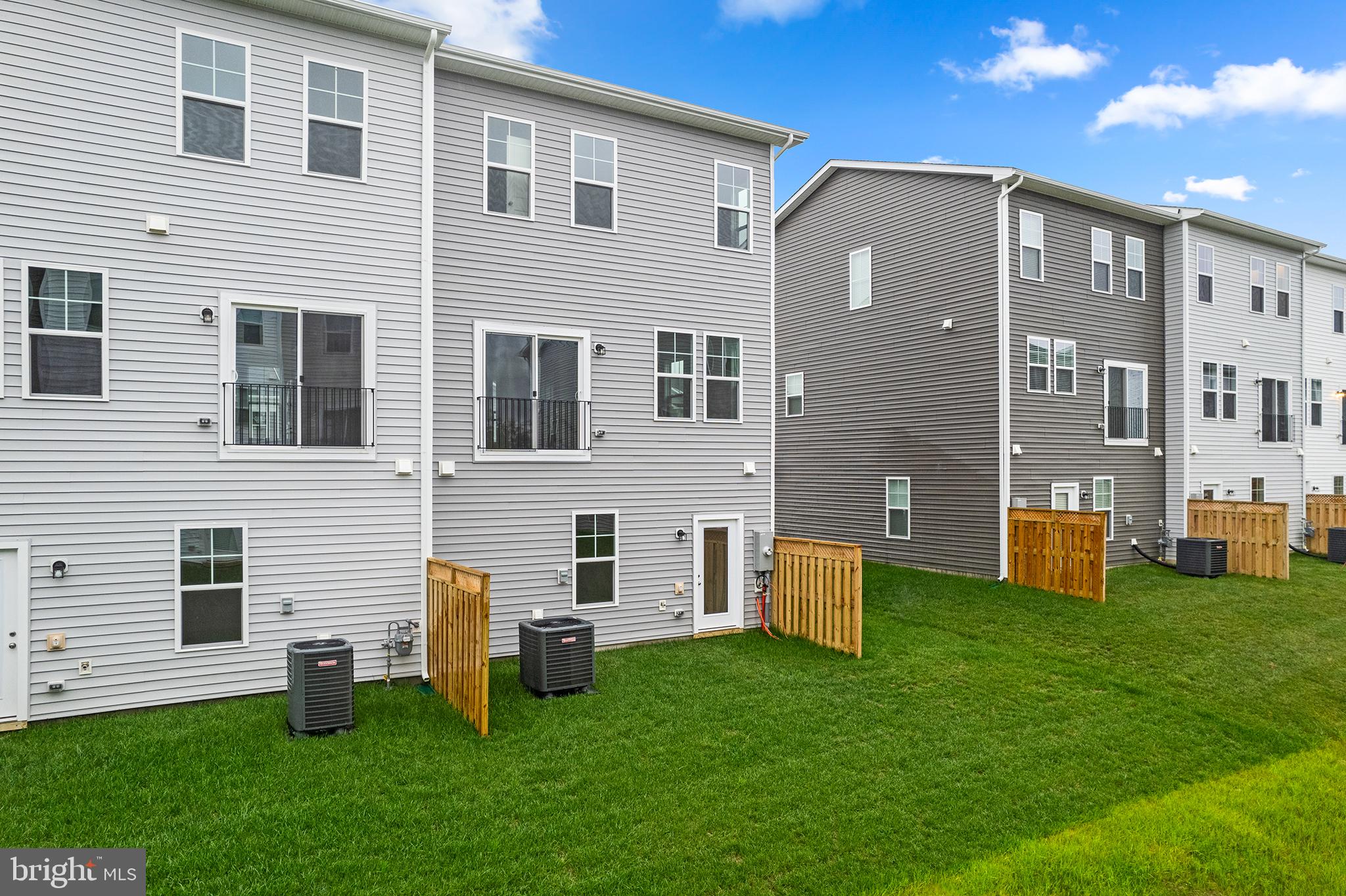 122 Leather Flower Dr