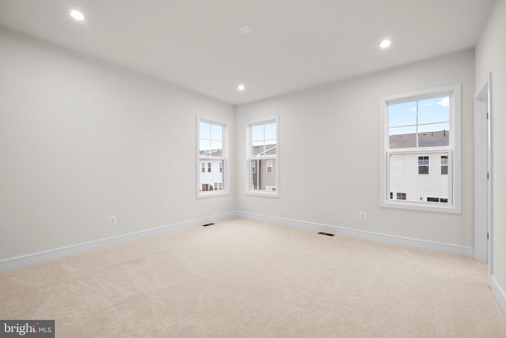 122 Leather Flower Dr