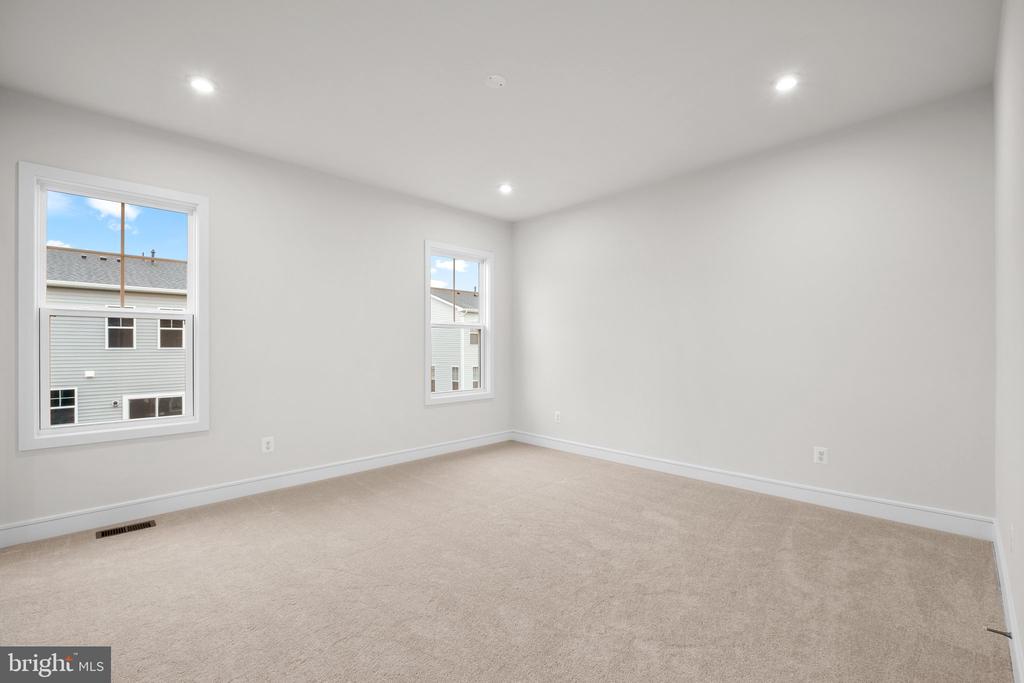 116 Leather Flower Dr