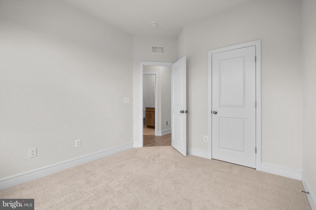 116 Leather Flower Dr