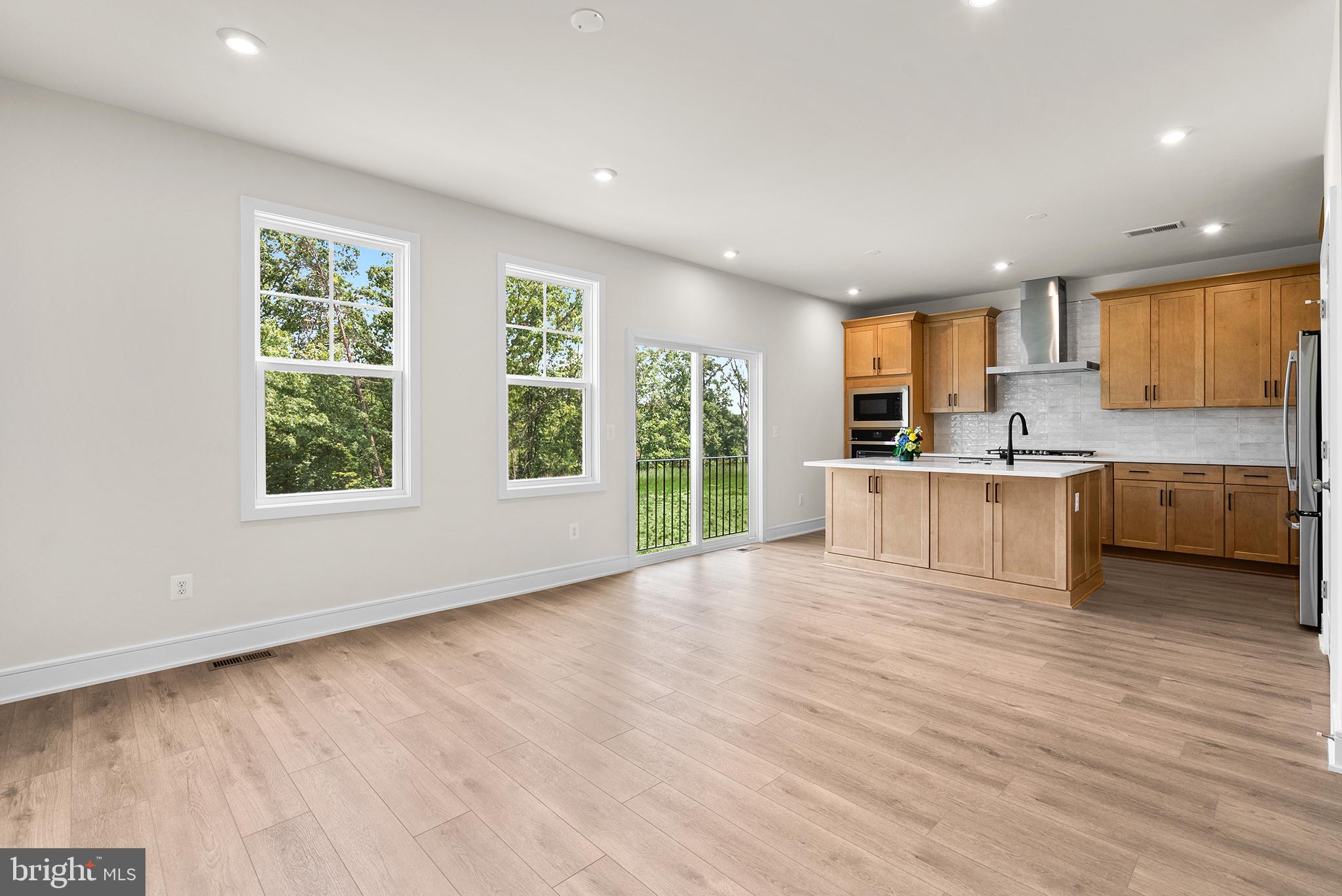 121 Leather Flower Dr