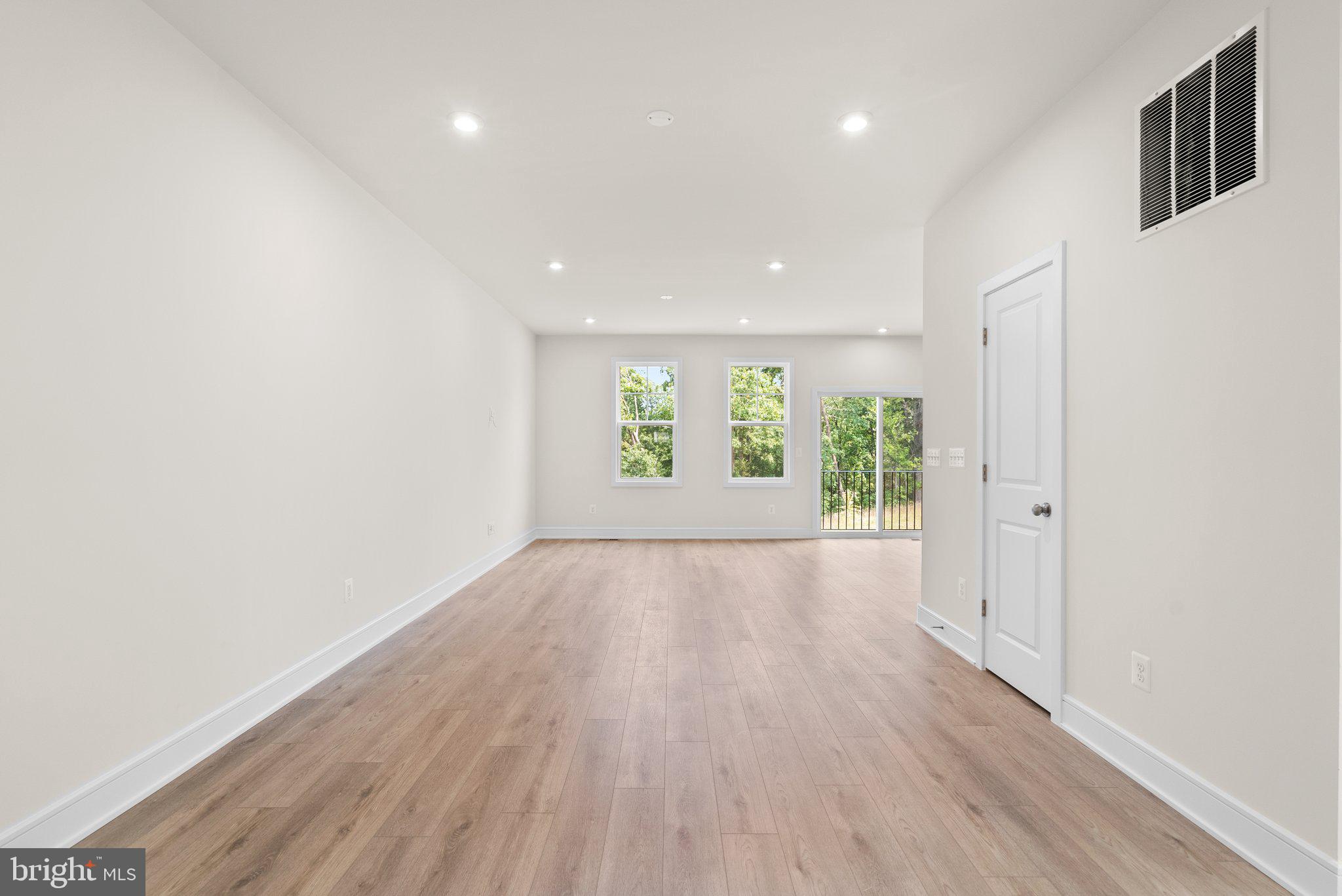 121 Leather Flower Dr