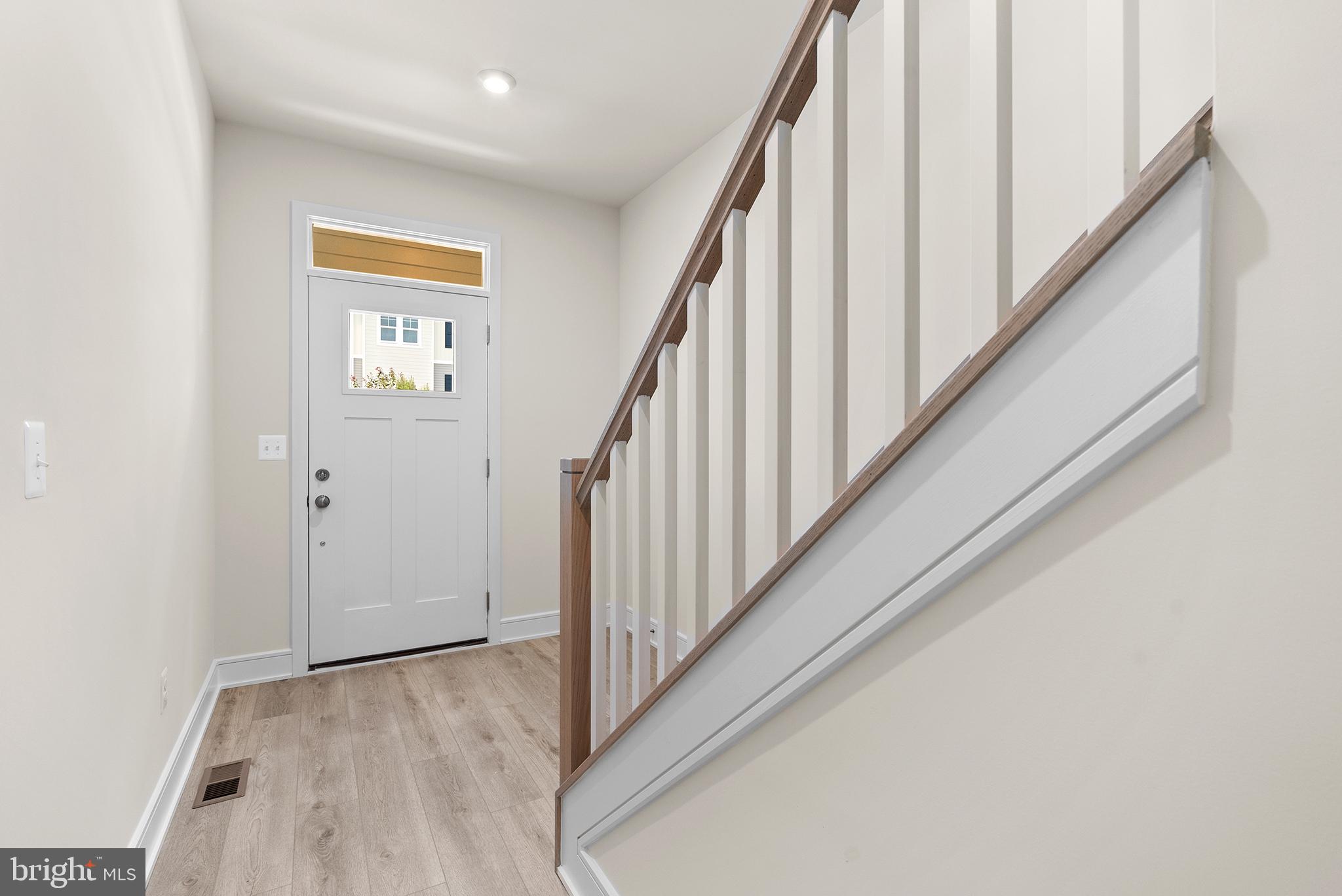 121 Leather Flower Dr