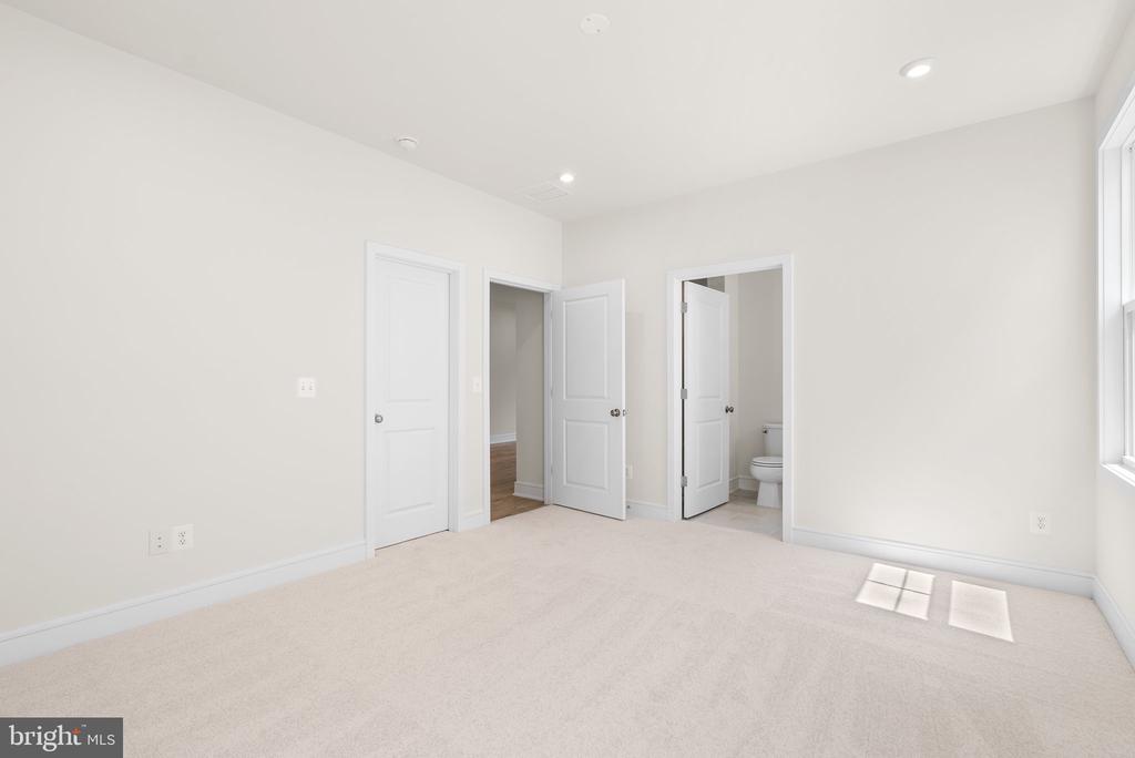 121 Leather Flower Dr