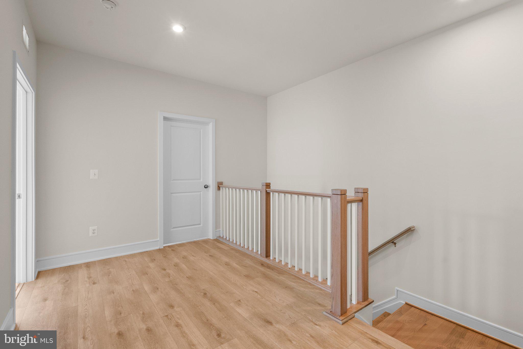 121 Leather Flower Dr