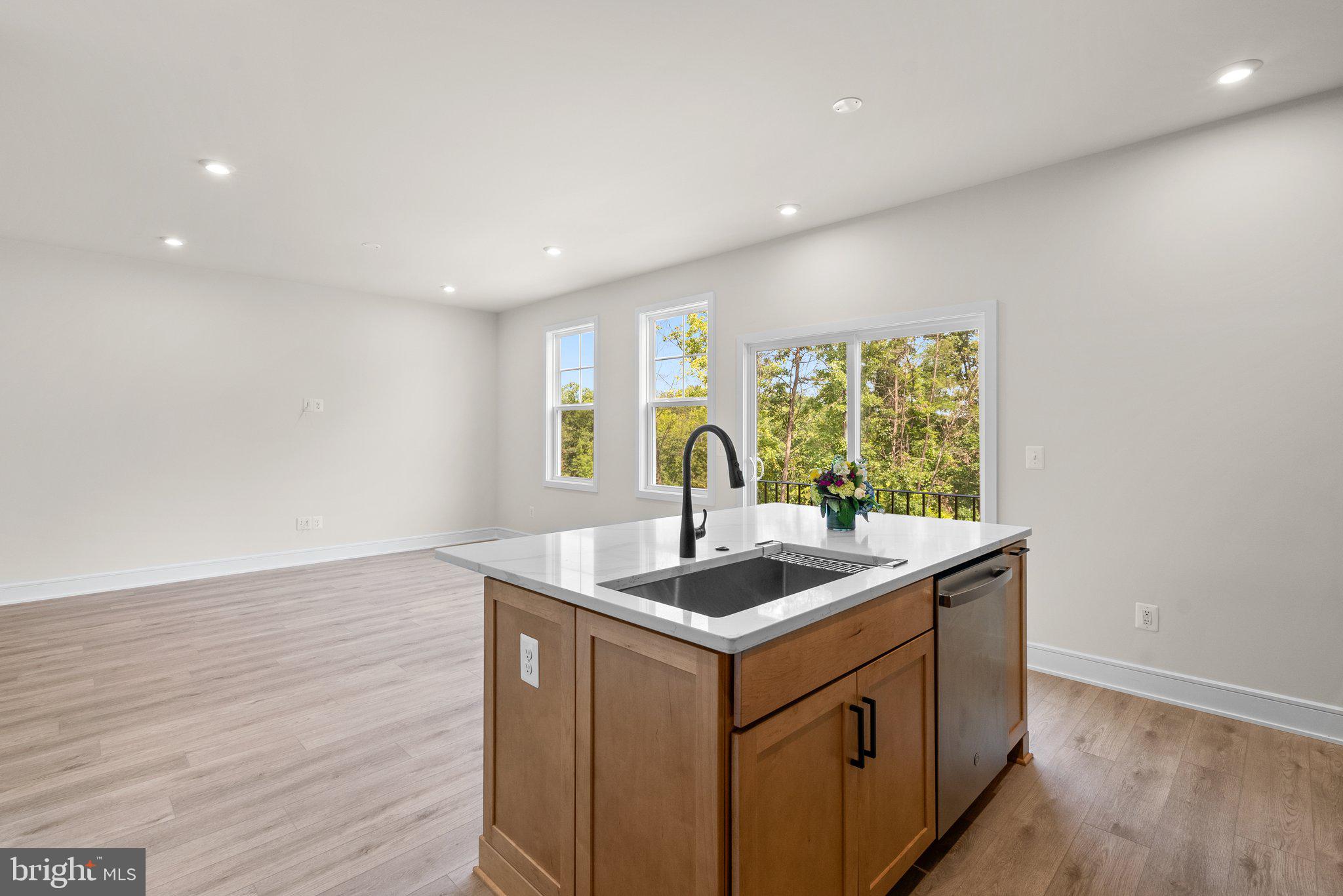 121 Leather Flower Dr