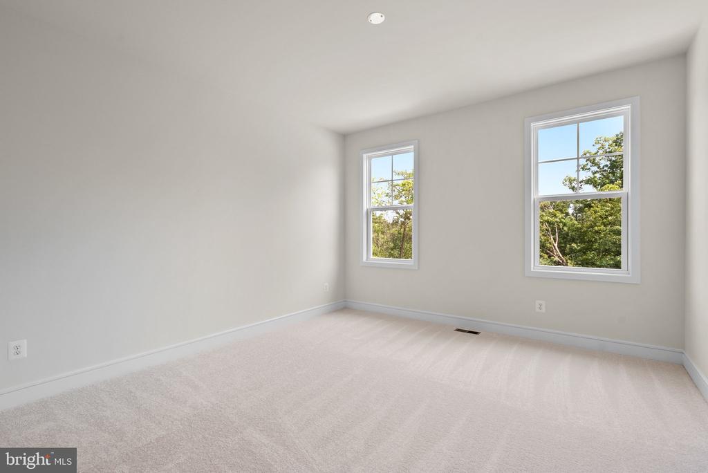 121 Leather Flower Dr