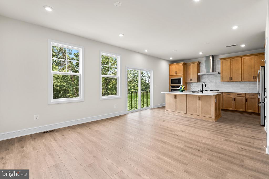 121 Leather Flower Dr