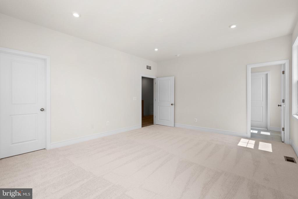 121 Leather Flower Dr