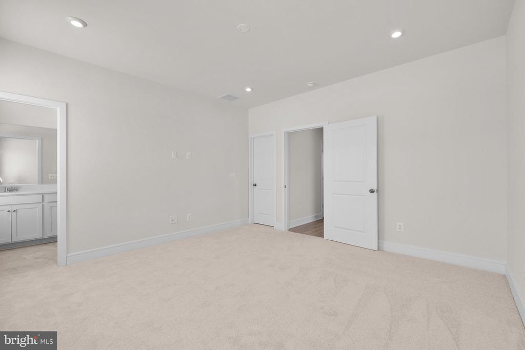 117 Checkerspot Way