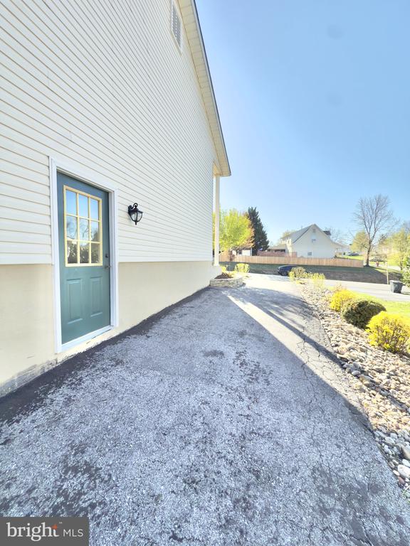 103 Charlton Rd
